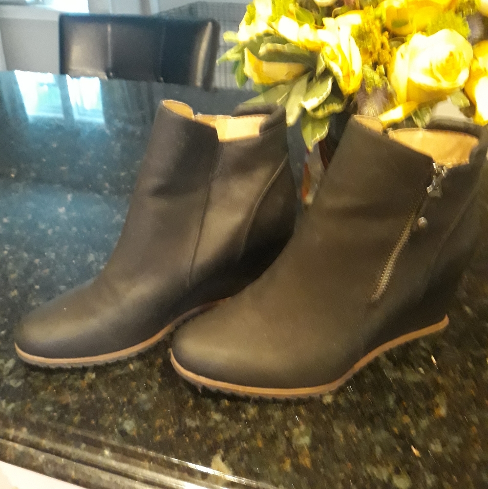 Black wedge bootie